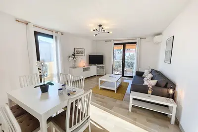 Image de Lumineux Vaste 2 pcs balcon parking, centre ville 1 mn Olam Properties
