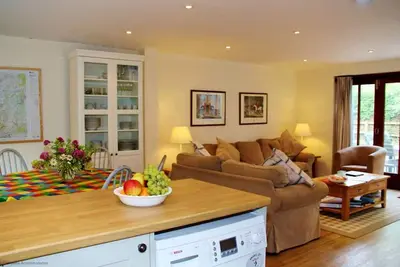 Image de Pleasure Row - a cottage that sleeps 8 guests in 3 bedrooms