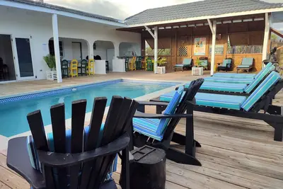 Affordable Newly Renovated 5 Bedroom Villa with Pool. 3 Minute Walk to Beach.
