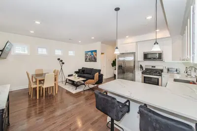 Image de • Spacious Modern Condo • Nyc@Fingertips-A-