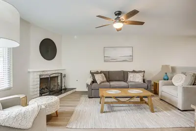 Image de Sunny Oceanside Home w/ Patio, 5 Mi to Downtown!