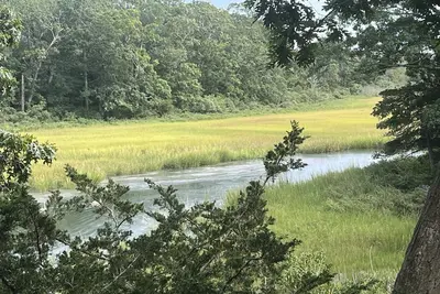 Image de July-Oct:  3 bm charming Waterfront Artist Cottage for Rent In North Fork, Ny \n