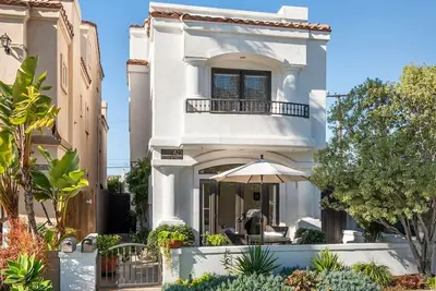 Image de Monthly Rental | Spa | Beach | Patio | Deck Views