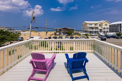 Image de Day Dream-5 Bd w/Pool across from Beach!