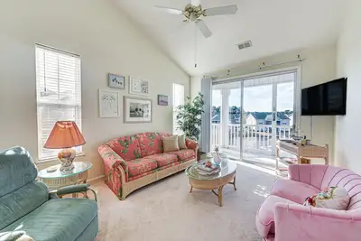 Image de Sunset Beach Condo w/ Balcony, 5 Mi to the Ocean!