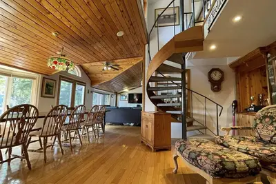 Image de Spacious Lake Home on Chandos Lake