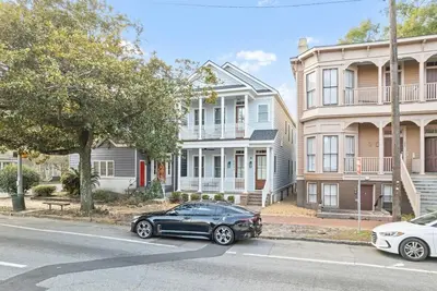 Image de Historic District Gem - 2br/2ba, Walk to Forsyth Park - Lower Level