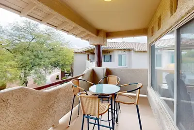 Image de 2nd-floor condo with pool, gym, & Bbq area - dog-friendly