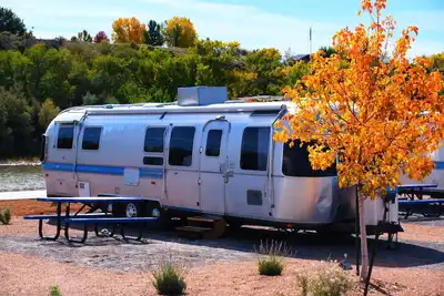 Image de Newly updated Airstream with modern amenities on the bank of the Colorado River.