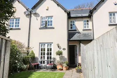 Bay Tree Cottage, family friendly, with a garden in Thurlestone