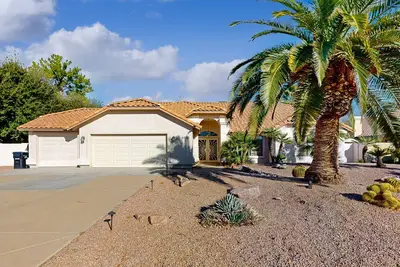 Image de Amazing home with private pool, patio, enclosed yard, Ac, & W/D