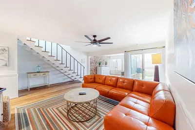 Image de Updated townhome with grassy yard, grill, open layout, W/D, & Ac