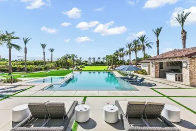 Image de Over 6500 sq ft of privacy on 2. 5 acres, Coachella & Stagecoach events, deals!