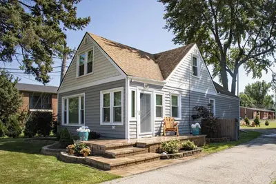 Image de minutes away from Lake St. Clair\nparking for boats/trailers\nweekly/monthly rates