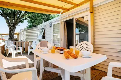 Image de Mobil-home | Comfort Xl | 2 Ch. | 4 pers. | Terrasse surélevée | A/C