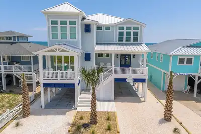 Image de Hobbs Realty - Find your \"Carolina Joy\" in this brand new custom 5-bedroom oceanfront island home!