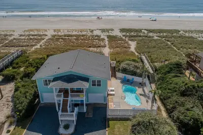 Image de Hobbs Realty - Oceanfront Dog Friendly Home w/Heated Pool and Direct Beach Access