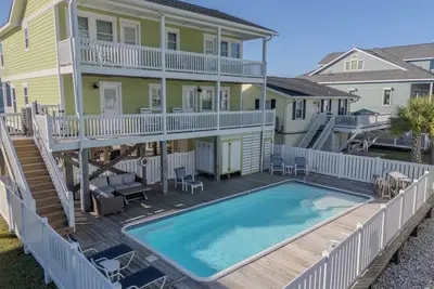 Image de Hobbs Realty - Find seaside serenity at \"Bozeman Beach\". A 4 bedroom boulevard home w/ private pool