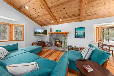 Image de Tahoe Grand Luxury West Shore - Pet Friendly + Hot Tub Walk to Beach!