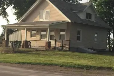 Image de Country living but less than 15 mins to downtown Iowa City. Most pets welcomed.