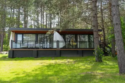 Image de Algonquin's Edge Resort | Waterfront 8
