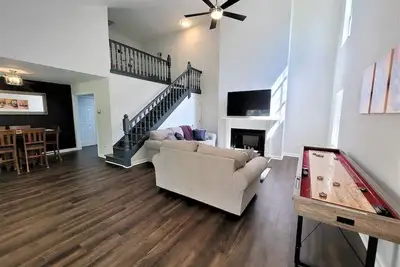 Image de Pinehurst Manor - Beautifully renovated 2b/2b Townhome