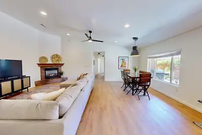 Image de Stand Alone Townhome in Downtown Moab. Walk to Main Street