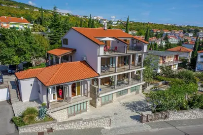 Image de Appartement de trois chambres avec la terrasse et la vue sur le mer Crikvenica (A-22295-a)