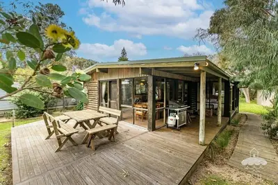 Image de Sandy Point Log Cabin