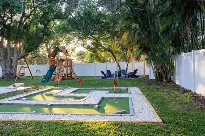 Image de 1 Mile to Honeymoon Island ~Pool ~Putt Putt