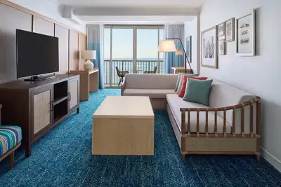 Image de 2 Oceanfront Accommodations at Outrigger Waikiki Beach Resort! W/ Outdoor Pool!