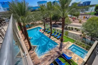 Image de Modern 2br CozySuites on Town Lake waterfront! 12