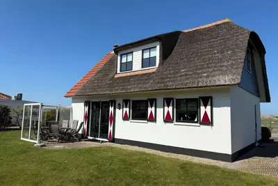 Image de Holiday home Buitenplaats 150 in Callantsoog. Suitable for 6 people with 3 bedrooms.