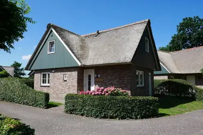 Image de Beautiful thatched villa within walking distance of forest, dunes and sea in a small-scale park in Sint Maartenszee.