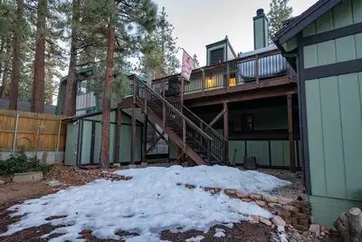 Image de Peek-A-Boo Lake View-Dog Friendly Getaway+ Hot Tub