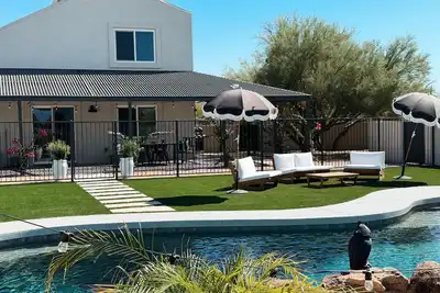 Image de Rustic Chic Farmhouse retreat with Pool & Spa in North Scottsdale