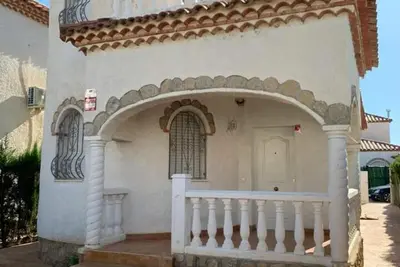 Image de Charmante Maison Individuelle avec Piscine et Jardin à Miami Playa