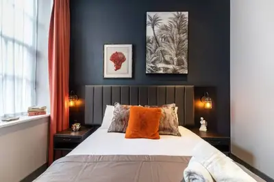 Image de Studio Apartment 105 (Sleeps 4) - minutes from L1 and all major attractions
