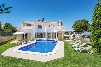 Villa Tilia - Quatre Chambres Villa, Couchages 8