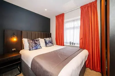 Image de One Bedroom Apartment 101 (Sleeps 4) - minutes from L1 and all major attractions