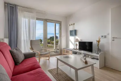 Image de Appartement pour 4 face mer, plage + piscine
