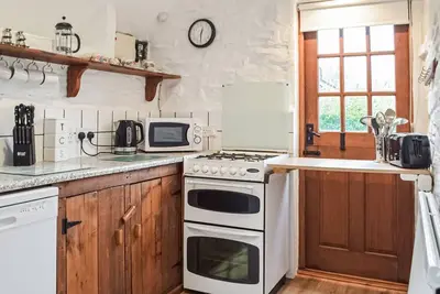 Image de 4 chambres à coucher à Llanllwni