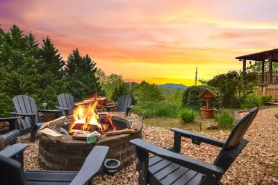 Image de Luxury Retreat w/Pickleball, Hot tub & Mtn Views!