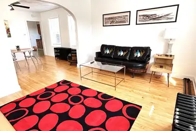 Image de Retro-Ish Downtown, 1 Bedroom Upper