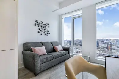 Image de Eat Play Work - New! Front & Spadina Luxury Condo