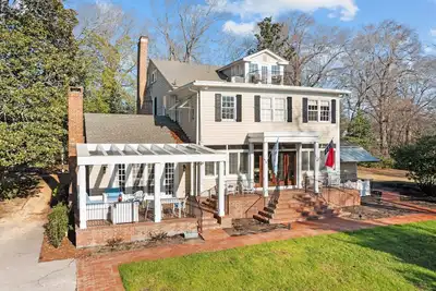 Image de Historic Gem, Steps from Unc & on Franklin St