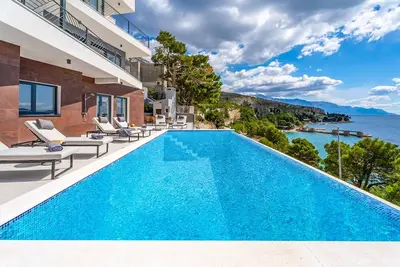 Infinity Escape - Cinq Chambres Villa, Couchages 10