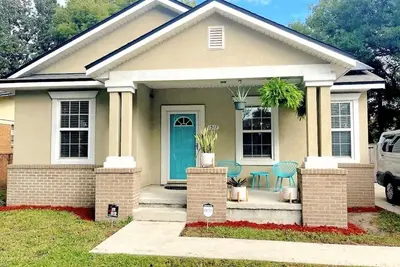 Image de Urban Bungalow 5min to Ever-bank Field