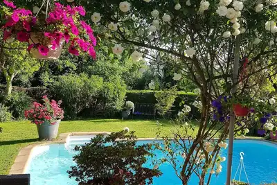 Image de Studio avec piscine privée