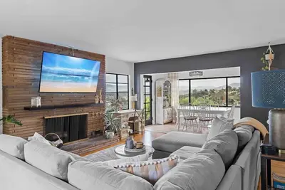 Image de Coastal Farmhouse with Views